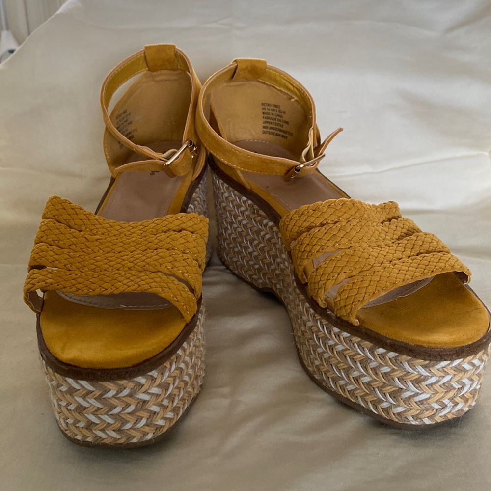 Size 10 Retro Vibes Platform Wedges